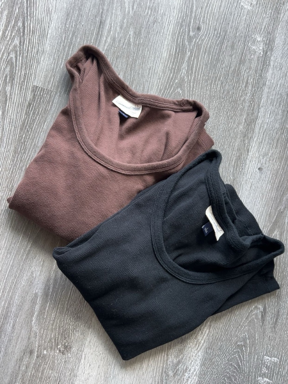 Universal Thread 2 Ribbed Long Sleeve Scoop Neck Tops. Women’s Size Large